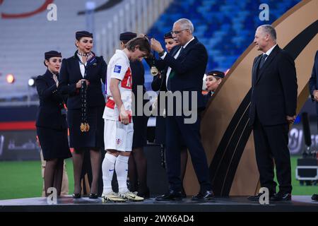 LE CAIRE, EGYPTE - MARS 26 : Luka Modric de Croatie et Gamal Allam, président de la FA égyptienne lors du match FIFA Series 2024 Egypte entre la Croatie et Banque D'Images