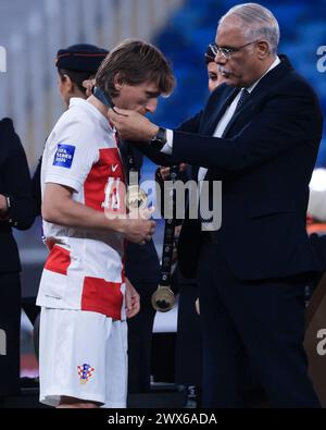 LE CAIRE, EGYPTE - MARS 26 : Luka Modric de Croatie et Gamal Allam, président de la FA égyptienne lors du match FIFA Series 2024 Egypte entre la Croatie et Banque D'Images