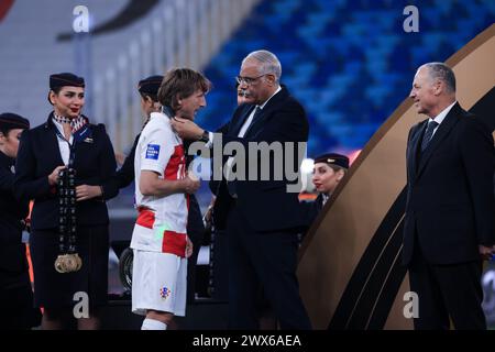 LE CAIRE, EGYPTE - MARS 26 : Luka Modric de Croatie et Gamal Allam, président de la FA égyptienne lors du match FIFA Series 2024 Egypte entre la Croatie et Banque D'Images