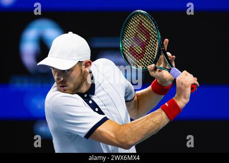 MIAMI GARDENS, FLORIDE - MARS 27 : Nicolas Jarry du Chili en action contre Daniil Medvedev lors de leur match le jour 12 de l'Open de Miami au Hard Rock Stadium le 27 mars 2024 à Miami Gardens, Floride. (Photo de Mauricio Paiz) crédit : Mauricio Paiz/Alamy Live News Banque D'Images