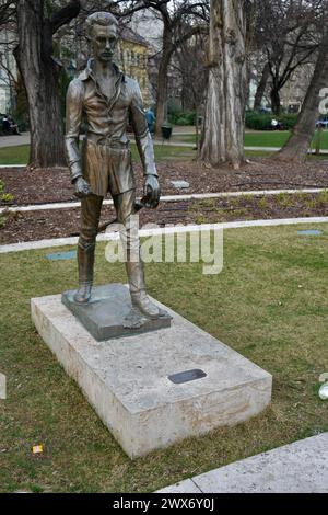 Statue de Sándor Petőfi, poète hongrois et révolutionnaire libéral, dans les jardins de Károlyi. Banque D'Images