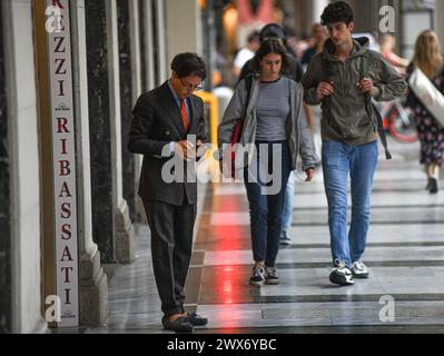 Homme d'affaires italien via Ugo Bassi, Bologne, Italie. Banque D'Images