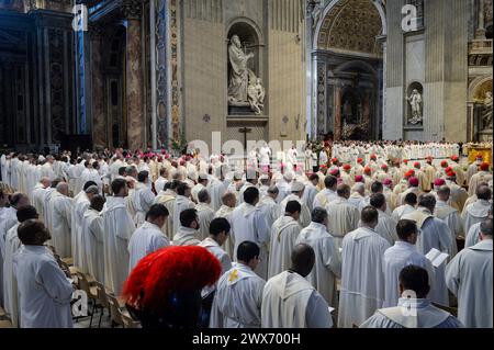 Italie, Rome, Cité du Vatican, 28 mars 2024 : le pape François célèbre la messe du Chrism en signe Basilique Pierre au Vatican photo © Stefano Carofei/Sintesi crédit : AGENZIA SINTESI/Alamy Live News Banque D'Images