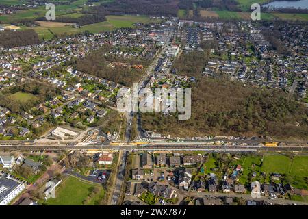 Luftbild, Hbf Bahnhof Voerde, Baustelle Brücke Steinstraße, Baustelle Fußgängerunterführung und Brücke Bahnhofstraße, S-Bahn am Bahnhof, Ortsansicht Wohngebiet, Ausbau der Betuweroute und Betuwe-Linie Eisenbahnstrecke, Voerde, Nordrhein-Westfalen, Deutschland ACHTUNGxMINDESTHONORARx60xEURO *** vue aérienne, station principale Voerde Voerde, pont souterrain de Steinstraße, construction, pont piétonnier, Bahnhofstraße vue de la zone résidentielle, prolongement de la ligne de chemin de fer Betuweroute et Betuwe Line, Voerde, Rhénanie du Nord-Westphalie, Allemagne ATTENTIONxMINDESTHONORARx60 Banque D'Images