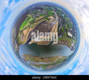 Luftbild, Neue Emschermündung und Fluss Rhein, blaue Brücke Hagelstraße, Emscherdeich mit gebrochenem Damm an der Emschermündung und zerstörte fehlende Eisenbahnbrücke, Erdkugel, Fisheye Aufnahme, Fischaugen Aufnahme, 360 Grad Aufnahme, petit monde, petite planète, fisheye Bild, Möllen, Dinslaken, Niederrhein, Nordrhein-Westfalen, Deutschland ACHTUNGxMINDESTHONORARx60xEURO *** vue aérienne, nouvel estuaire Emscher et Rhin, pont bleu Hagelstraße, digue Emscher avec barrage brisé à l'estuaire Emscher et pont ferroviaire manquant détruit, globe, image fisheye, image fisheye, image 360 degrés, t Banque D'Images