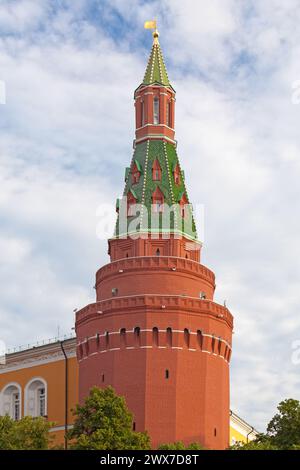 La tour de l'Arsenal d'angle (également le Grand Arsenal, Sobakina) est la tour la plus septentrionale et la plus massive du Kremlin de Moscou. Construit en 1492 par archi italien Banque D'Images