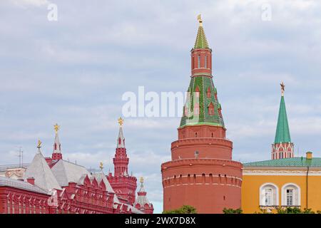 La tour de l'Arsenal d'angle (également le Grand Arsenal, Sobakina) est la tour la plus septentrionale et la plus massive du Kremlin de Moscou. Construit en 1492 par archi italien Banque D'Images