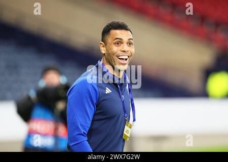 JOSH MAGENNIS, joueur de football professionnel, joue pour l'équipe nationale d'Irlande du Nord. Image prise lors d'une séance d'entraînement et d'échauffement. Banque D'Images