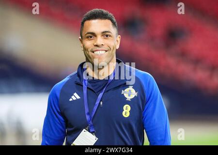 JOSH MAGENNIS, joueur de football professionnel, joue pour l'équipe nationale d'Irlande du Nord. Image prise lors d'une séance d'entraînement et d'échauffement. Banque D'Images