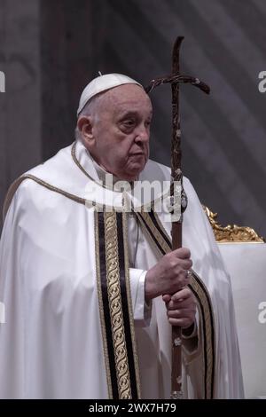 Cité du Vatican, Vatican, 28 mars 2024. Le pape François dirige la messe du Saint Chrism en préparant Basilique Pierre au Vatican. Maria Grazia Picciarella/Alamy Live News Banque D'Images