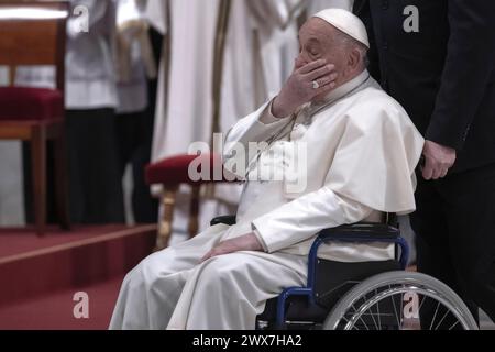 Cité du Vatican, Vatican, 28 mars 2024. Le pape François dirige la messe du Saint Chrism en préparant Basilique Pierre au Vatican. Maria Grazia Picciarella/Alamy Live News Banque D'Images