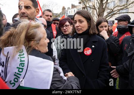 Lille, France. 28 mars 2024. La secrétaire générale de la CGT, Sophie Binet, lors du rassemblement organisé par la CGT en soutien à Jean-Paul Delescaut, secrétaire de l’union départementale du Nord, poursuivi pour « apologie du terrorisme » le 28 mars 2024, devant le tribunal de Lille, France. Photo de Sébastien Courdji/ABACAPRESS.COM crédit : Abaca Press/Alamy Live News Banque D'Images