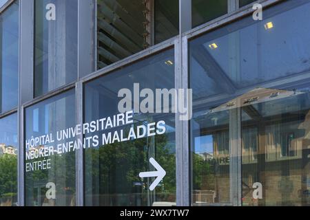 France, Ile de France, Paris 15th arrondissement, rue de Sèvres, façade de l'hôpital Necker–enfants Malades, Banque D'Images