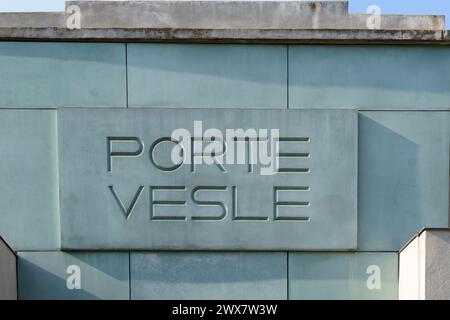 France, région Grand est, Marne, Reims, rue du Temple, Halles du Boulingrin (marché couvert), porte Vesle, béton armé, ingénieur Eugène Freyssinet, architecte Emile Maigret, Style art déco Banque D'Images