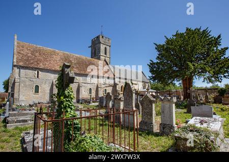 France, Normandie, Calvados, Côte de Nacre, Colleville-Montgomery,église et cimetière, Banque D'Images