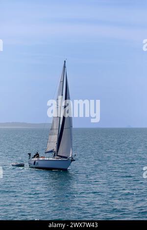 France, Normandie, Manche, Baie du Mont-Saint-Michel, Granville, bateau de plaisance, zodiaque Banque D'Images