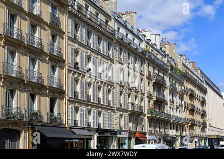 France, région Ile-de-France, Paris rive gauche, Montparnasse, 6ème arrondissement, rue de Rennes, façade et balcons haussmanniens, 19 mars 2024 Banque D'Images