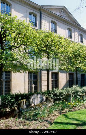 France, ile de france, paris, 3ème arrondissement, marais, rue Payenne, place georges cain, façade donnant sur le jardin de l'hôtel le peletier de saint Fargeau, musée carnavalet, Banque D'Images