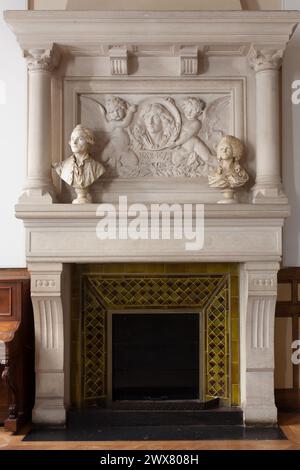 Paris, 71 rue du Ranelagh, lycée Molière, a présidé à la cheminée de l'ancienne parlour Banque D'Images