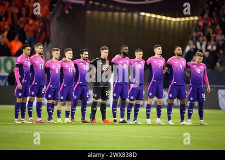 Schweigeminute fŸr Franz Beckenbauer Jamal Musiala d'Allemagne Robert Andrich d'Allemagne Joshua Kimmich d'Allemagne Florian Wirtz d'Allemagne Ilkay Guendogan d'Allemagne Marc Andre ter Stegen d'Allemagne Antonio Ruediger d'Allemagne Toni Kroos d'Allemagne Kai Havertz Jonathan Tah d'Allemagne Maximilian MittelstŠdt d'Allemagne FRANCFORT-SUR-le-MAIN, ALLEMAGNE - MARS 26 : match amical international entre l'Allemagne et les pays-Bas au Deutsche Bank Park le 26 mars 2024 à Francfort-sur-le-main, Allemagne Fussball LŠnderspiel Deutschland - Niederlande © diebilderwelt / Alamy Stock Banque D'Images