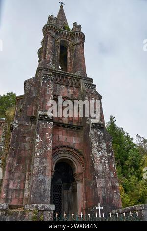 Chapelle notre-Dame de la victoire dans le coin sud-ouest de Lagoa das Furnas Sao Miguel Açores Portugal. Chapelle funéraire de notre-Dame de Vitorias dans le s. Banque D'Images