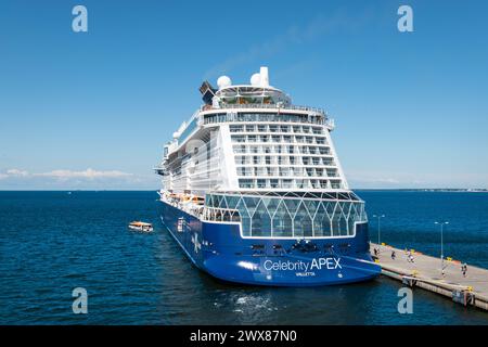 Tallinn, Estonie - 24 juillet 2023 : Celebrity Cruise ship Apex dans le port de Tallinn un jour d'été. Banque D'Images