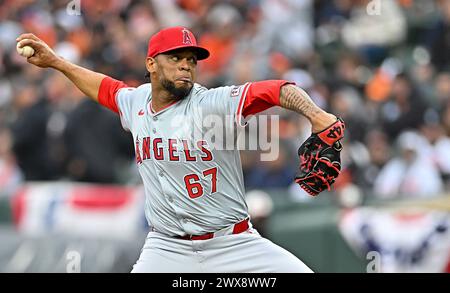 Baltimore, États-Unis. 28 mars 2024. Le lanceur de secours des Angels de Los Angeles, Jose Cisnero (67), livre aux Orioles de Baltimore lors de la septième manche de la saison à domicile à Camden Yards à Baltimore, Maryland, le jeudi 28 mars 2024. Photo de David Tulis/UPI crédit : UPI/Alamy Live News Banque D'Images