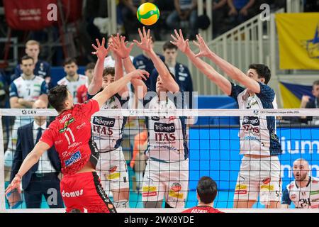 ITAS Trentino VS Cucine Lube Civitanova - Round 1 des demi-finales de la CEV Men's volley Champions League 2023/2024 Banque D'Images