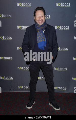 Toronto, Canada. 26 mars 2024. Barry Avrich assiste à la conférence de presse du Hot Docs film Festival pour son film, "Born Hungry". "Born Hungry", réalisé par Barry Avrich, approfondit les problèmes systémiques de l'insécurité alimentaire, mettant en lumière les luttes des individus et des communautés aux prises avec la faim. Le documentaire expose les complexités de la pauvreté et plaide pour des solutions durables à ce problème mondial urgent. (Photo de Shawn Goldberg/SOPA images/SIPA USA) crédit : SIPA USA/Alamy Live News Banque D'Images