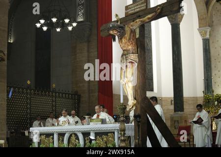 Manille, Metro Manila, Philippines. 28 mars 2024. Le cardinal Jose Advincula dirige la célébration de la messe de la Cène du Seigneur. (Crédit image : © Matteo Nardone/Pacific Press via ZUMA Press Wire) USAGE ÉDITORIAL SEULEMENT! Non destiné à UN USAGE commercial ! Banque D'Images