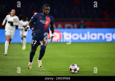 Paris, France. 28 mars 2024. L'attaquante Tabitha Chawinga du Paris Saint-Germain contrôle le ballon lors du match de football féminin de l'UEFA Champions League entre le Paris Saint-Germain et le BK Hacken au stade du Parc des Princes à Paris, France, le 28 mars 2024. Photo de Firas Abdullah/ABACAPRESS.COM crédit : Abaca Press/Alamy Live News Banque D'Images