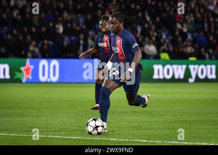 Paris, France. 28 mars 2024. L'attaquante Tabitha Chawinga du Paris Saint-Germain contrôle le ballon lors du match de football féminin de l'UEFA Champions League entre le Paris Saint-Germain et le BK Hacken au stade du Parc des Princes à Paris, France, le 28 mars 2024. Photo de Firas Abdullah/ABACAPRESS.COM crédit : Abaca Press/Alamy Live News Banque D'Images