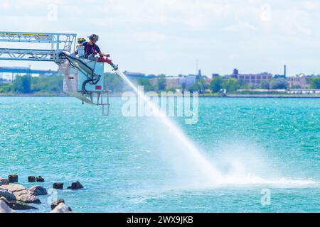 Windsor Fire and Rescue effectue des exercices de formation sur les incendies sur la rivière Détroit, qui sépare les villes de Windsor, Ontario, Canada et Détroit, Michig Banque D'Images