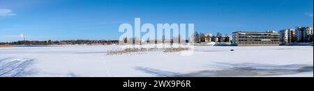 Paysage panoramique du début du printemps à Oulu, Finlande Banque D'Images