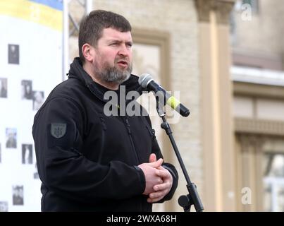 Irpin, UKRAINE - 28 MARS 2024 - le chef de la ville d'Irpin, Oleksandr Markushyn, prononce un discours lors des événements marquant le deuxième anniversaire de la libération de la ville des envahisseurs russes, Irpin, région de Kiev, dans le nord de l'Ukraine. Banque D'Images