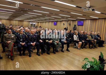 Kranj, Slovénie. 28 mars 2024. Des responsables militaires ainsi que l'ambassadeur des États-Unis en Slovénie Jamie Lindler Harpootlian et l'ambassadeur du Royaume-Uni en Slovénie Tiffany Sadler assistent à une table ronde dans le cadre d'une célébration du 20e anniversaire de l'entrée de la Slovénie dans l'OTAN à Brdo PRI Kranju. La Slovénie est devenue membre de l'OTAN le 29 mars 2004. Le 20e anniversaire a été marqué par une cérémonie officielle précédée de tables rondes portant sur des questions urgentes de sécurité mondiale et européenne. Crédit : SOPA images Limited/Alamy Live News Banque D'Images