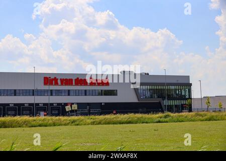 Entrepôt dans le centre de distribution du supermarché Dirk van den Broek à Bleiswijk aux pays-Bas Banque D'Images