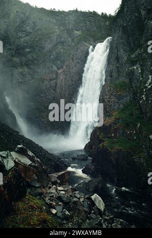Voringsfossen - cascade de Vøringsfossen, chutes de Vering, la 83ème cascade la plus haute et la plus célèbre de Norvège Banque D'Images