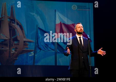 Cracovie, Pologne. 26 mars 2024. Le vice-premier ministre et ministre de la Défense nationale Wladyslaw Kosiniak-Kamysz assistera au concert "la Pologne dans l'OTAN" pour célébrer le 25e anniversaire de l'adhésion de la Pologne à l'OTAN au Centre culturel Nowa Huta à Cracovie, Pologne, le 26 mars 2024. Le concert comprend une performance de l'ensemble artistique représentatif de l'armée polonaise. (Photo de Klaudia Radecka/NurPhoto) crédit : NurPhoto SRL/Alamy Live News Banque D'Images