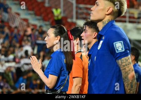 Président de l'Association thaïlandaise de football Nualphan Lamsam vu lors du tour de qualification de la Coupe du monde d'Asie, deuxième tour, match du Groupe C entre la Thaïlande et la Corée du Sud au stade Rajamangala. Score final ; Thaïlande 0:3 Corée du Sud. Banque D'Images