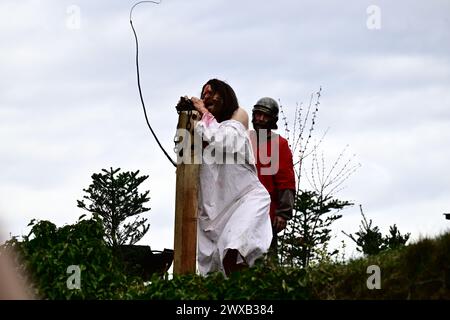 Ceska Lipa, République tchèque. 29 mars 2024. Un jeu de passion pour commémorer les derniers jours de Jésus-Christ à Pâques a eu lieu le 29 mars 2024, dans les ruines du château d'eau de Lipy, Ceska Lipa, République tchèque. Crédit : Radek Petrasek/CTK photo/Alamy Live News Banque D'Images