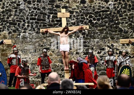 Ceska Lipa, République tchèque. 29 mars 2024. Un jeu de passion pour commémorer les derniers jours de Jésus-Christ à Pâques a eu lieu le 29 mars 2024, dans les ruines du château d'eau de Lipy, Ceska Lipa, République tchèque. Crédit : Radek Petrasek/CTK photo/Alamy Live News Banque D'Images