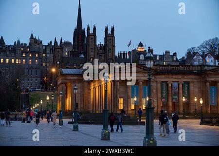 Vue au crépuscule de la Royal Scottish Academy, Princes Street, Édimbourg, capitale de l'Écosse Banque D'Images