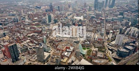 Une vue aérienne panoramique du centre de Manchester City, au nord-ouest de l'Angleterre, Royaume-Uni Banque D'Images