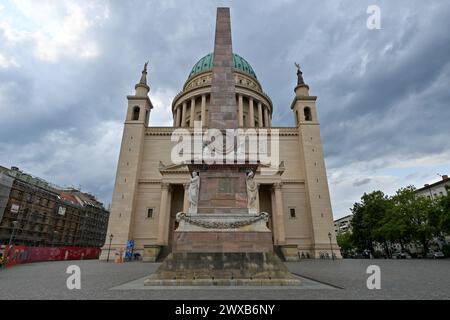 Prog Vue extérieure de l'église de Nicolas dans la ville de Potsdam en Allemagne. Banque D'Images