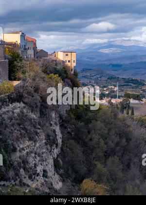 Vue panoramique de Calascibetta, Sicile, Italie Banque D'Images