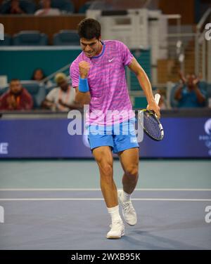 Miami Gardens, États-Unis. 28 mars 2024. MIAMI GARDENS, FLORIDE - MARS 28 : Carlos Alcaraz (Espagne) vs Grigor Dimitrov (Bulgarie) lors de la journée portes ouvertes de Miami 2024 présentée par Itaú au Hard Rock Stadium le 28 mars 2024 à Miami Gardens, Floride. (Photo de JL/Sipa USA) crédit : Sipa USA/Alamy Live News Banque D'Images