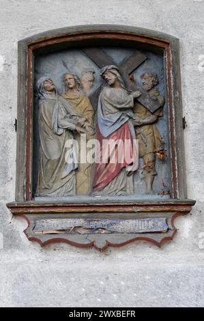 Lieu de pèlerinage de Saint Salvator, représentation en relief de la crucifixion de Jésus avec des disciples sur un mur, Saint Salvator, Schwaebisch Gmuend Banque D'Images