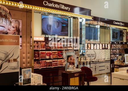Nordstrom Women's Flagship Store Interior à New York City, États-Unis 2024 Banque D'Images