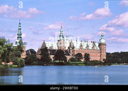 DATE D'ENREGISTREMENT NON INDIQUÉE Hillerod/Northern cuntry/ Denmark/ vue du château de frederiksborg dans la ville de Hillerod au Danemark. Photo.Francis Joseph Dean/Dean Pictures Banque D'Images